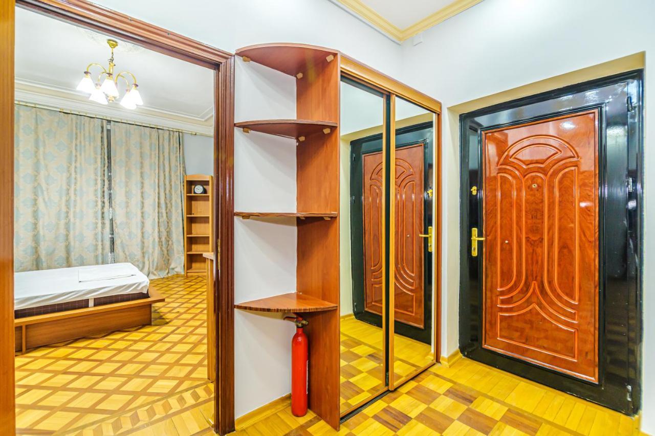 באקו Targovu Nizami Street 4 Room מראה חיצוני תמונה