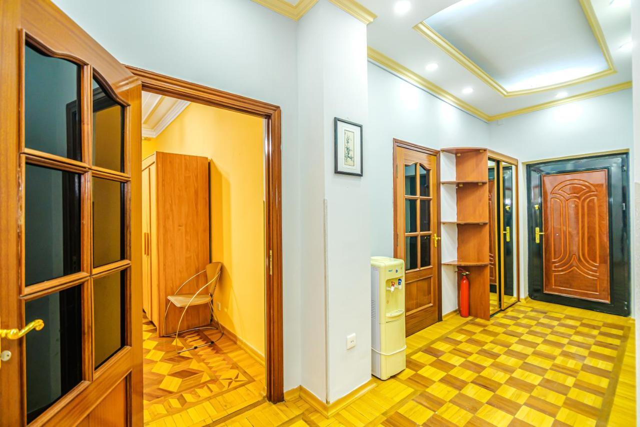 באקו Targovu Nizami Street 4 Room מראה חיצוני תמונה
